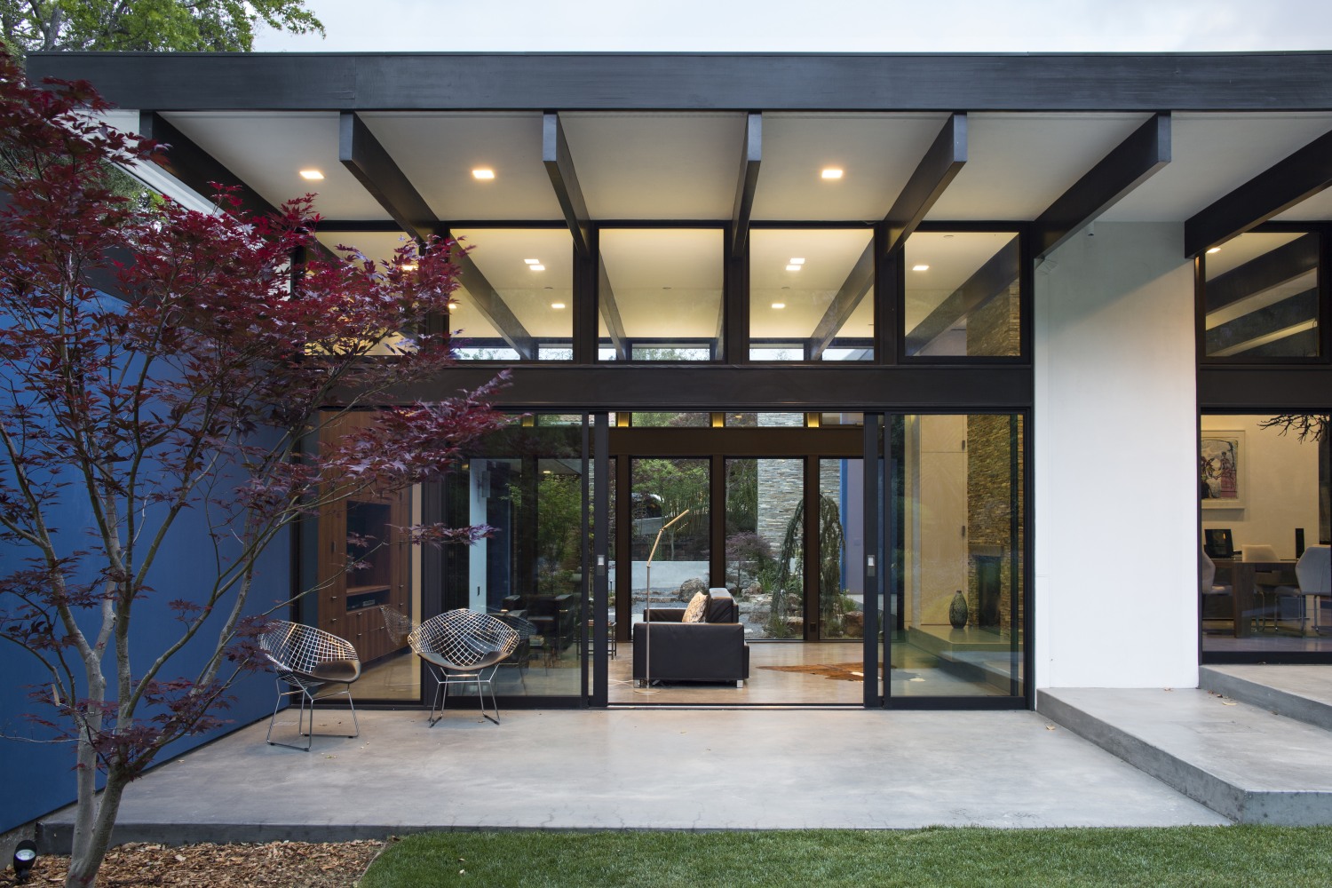 THE MODERN ATRIUM HOUSE IN CALIFORNIA BY KLOPF 