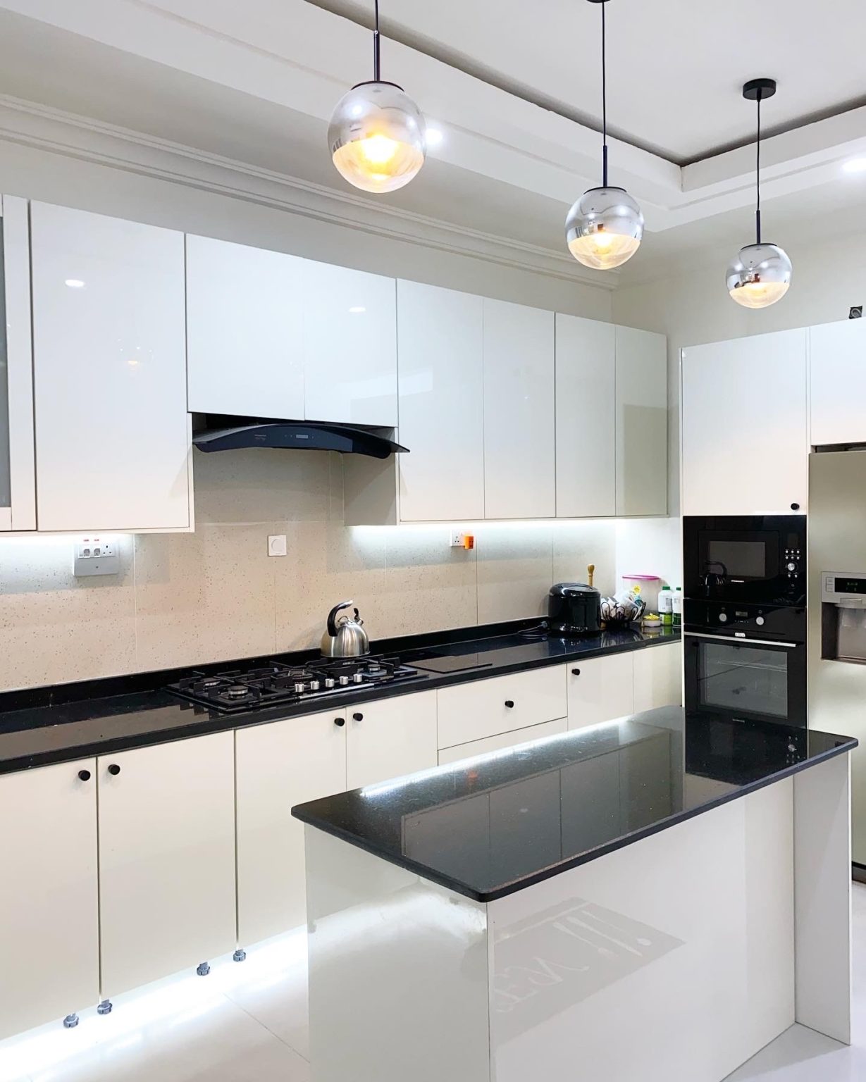  white modern kitchen designs
